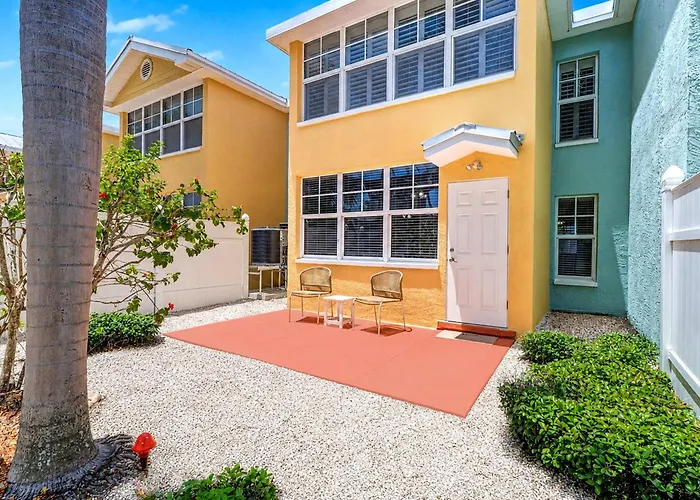Barefoot F104 Holiday home