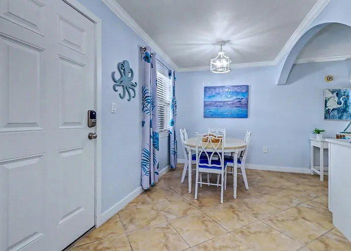 Barefoot F104 Holiday home