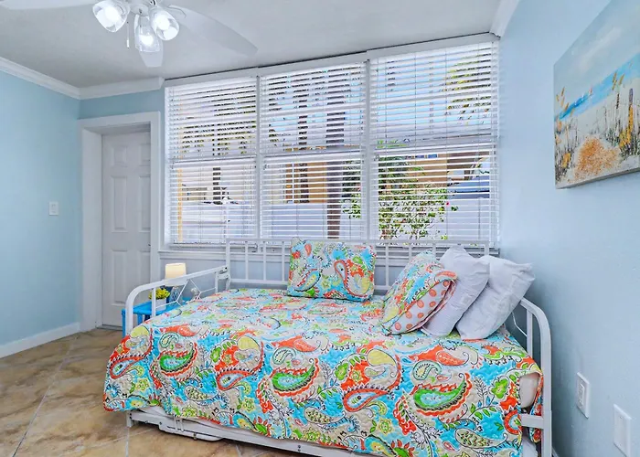 Barefoot F104 Holiday home